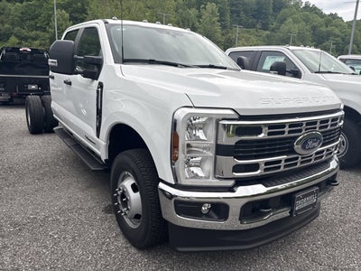 2026 Ford Super Duty F-350 DRW "XL 4WD CREW CAB 179"" WB 6"
