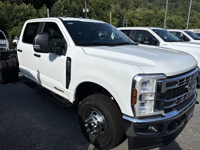 2026 Ford Super Duty F-350 DRW "XL 4WD CREW CAB 179"" WB 6"