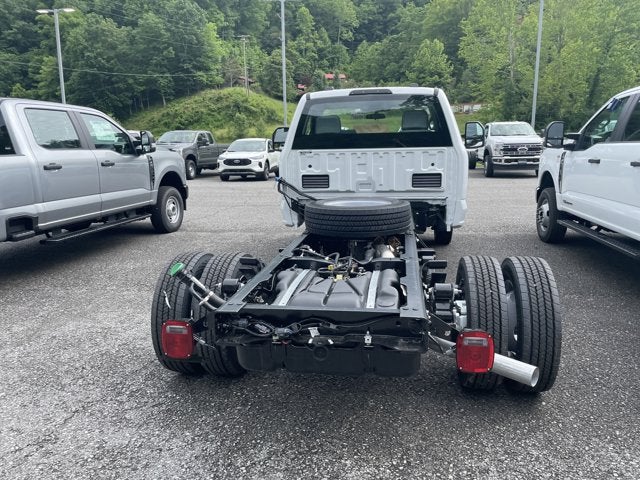 2025 Ford Super Duty F-550 DRW "XL 4WD REG CAB 169"" WB 84"