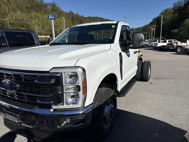 2026 Ford Super Duty F-350 DRW "XL 4WD REG CAB 145"" WB 60"