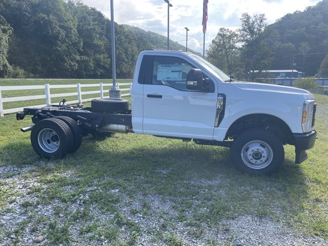 2025 Ford Super Duty F-350 DRW F-350® XL