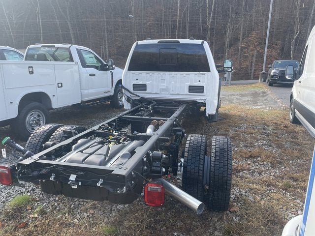 2026 Ford Super Duty F-550 DRW "XL 4WD SUPERCAB 192"" WB 8"
