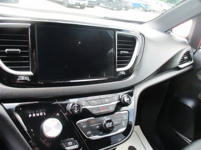 2026 Chrysler Pacifica SELECT FWD