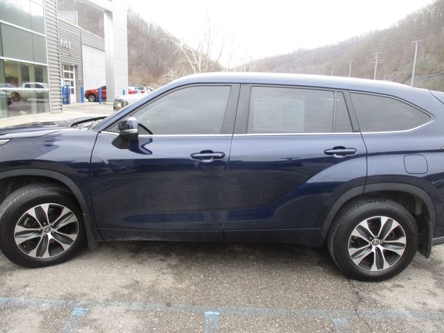 2022 Toyota Highlander XLE AWD